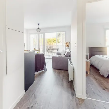 Apartment In With Kitchen Royan