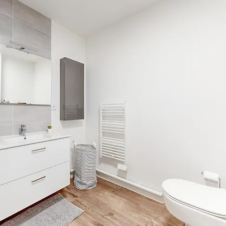Apartment In With Kitchen *
