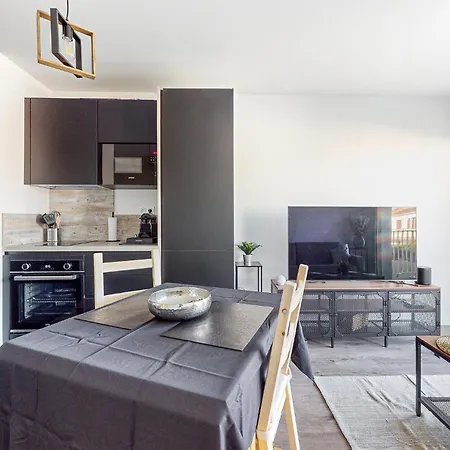 In With Kitchen Apartment
